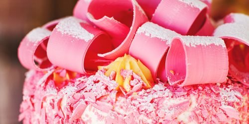 How Madonna Inn’s Pink Champagne Cake Became An Institution - Edible ...