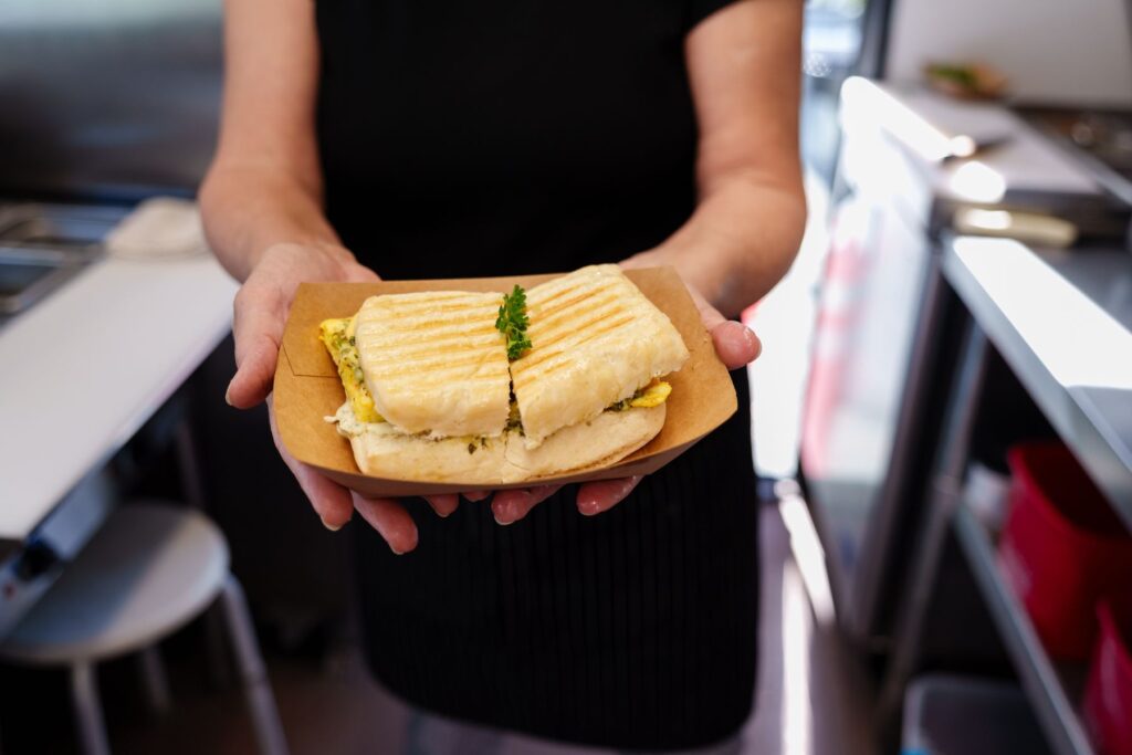 Photo sandwich cut in two.