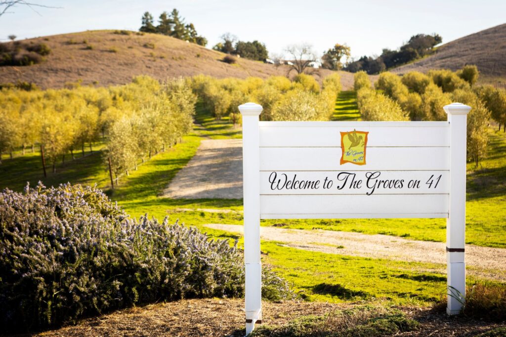 The Groves on 41 Entrance